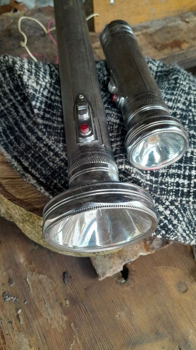 Фонарик большой и маленький.