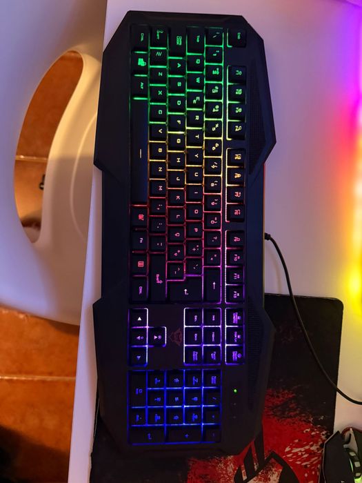 Teclado gaming semi-novo