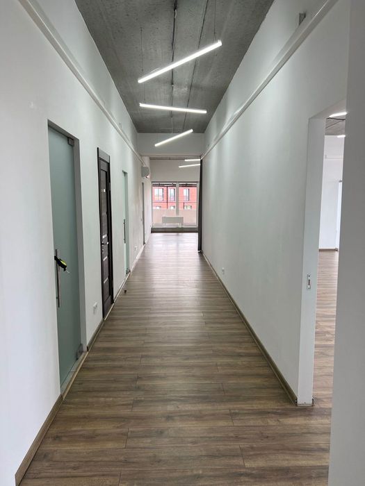 Сучасний офіс з терасою і краєвидом, від власника