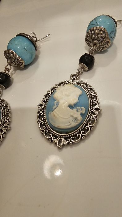 Vendo 1 par de brincos feitos à mão e pendente para gargantilha