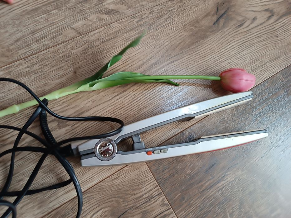 Вирівнювач для волосся