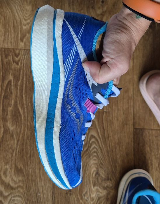 Бігові кросівки saucony Endorphin Pro 2