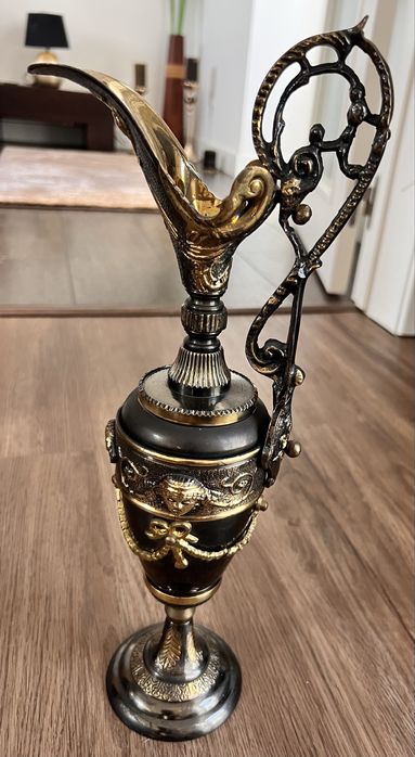 Linda jarra bronze.