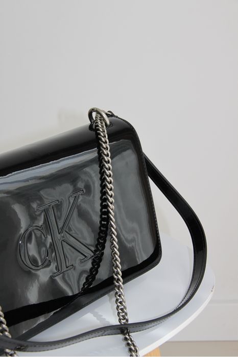 Лакована сумка Calvin Klein