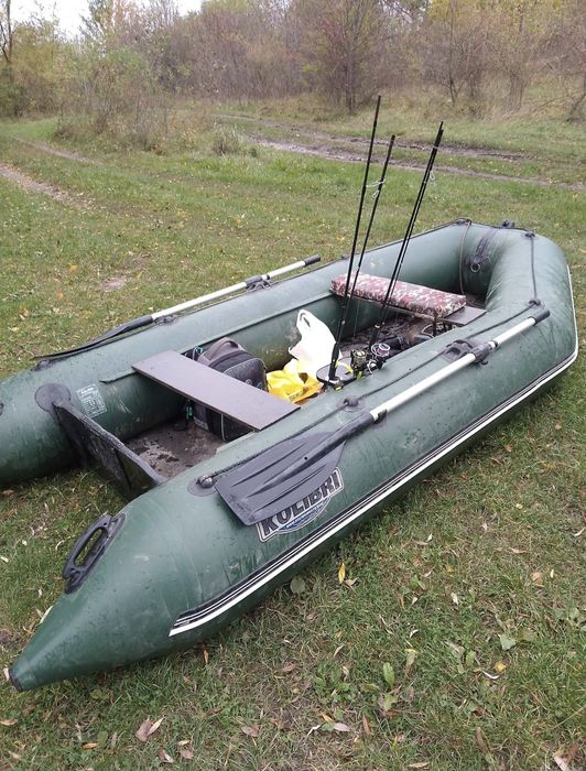 Лодка Калибри КМ-330 с мотором 15л.с. Johnson комплектная
