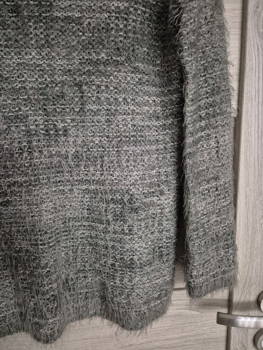 Sweter puchaty Bershka - S