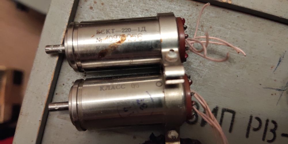 Радіодеталі та електромеханічні пристрої