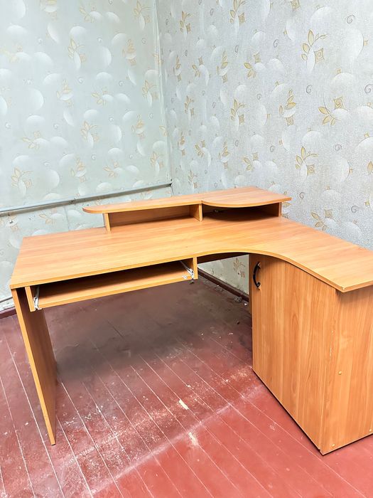 Компʼютерний стіл кутовий