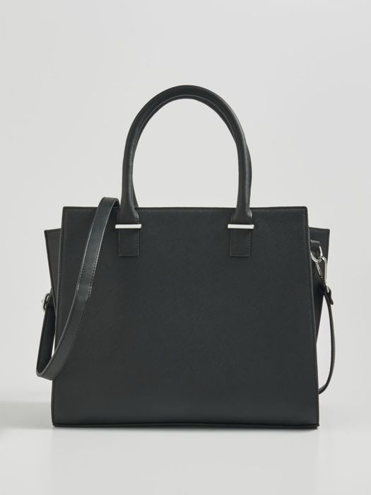 Черная сумка через плечо Sinsay