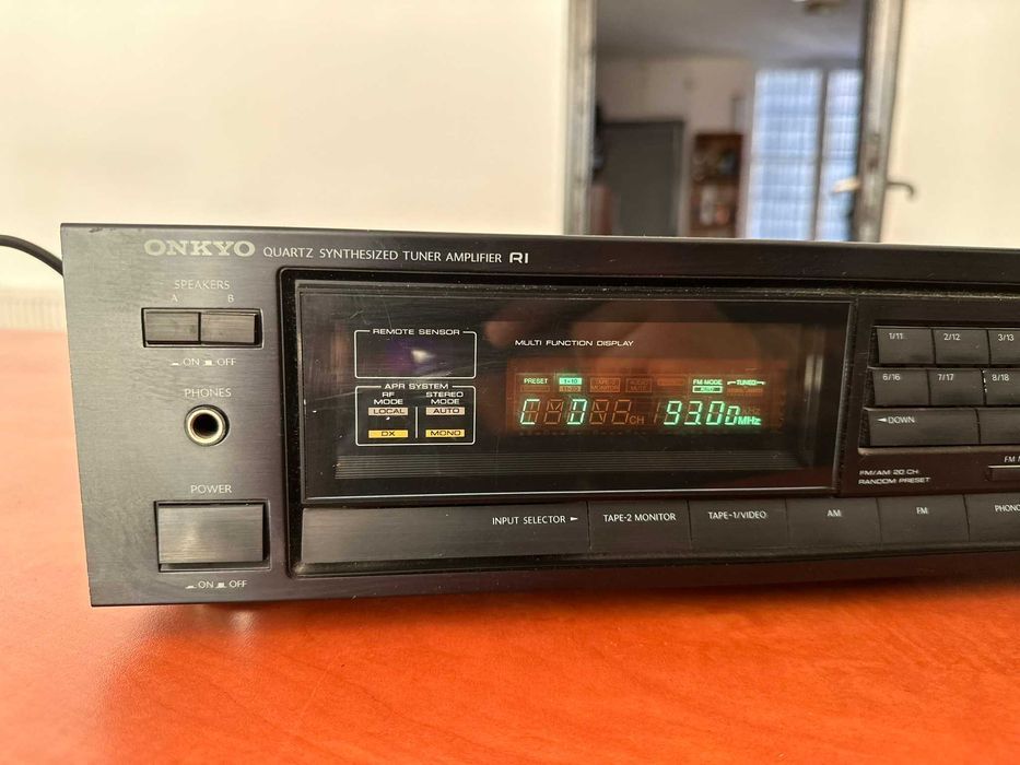 Amplituner Onkyo TX-820