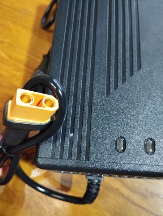 Зарядне до BLUETTI T500 T200S 58.8V/8A/10A блок живлення 25.2V/10A/260