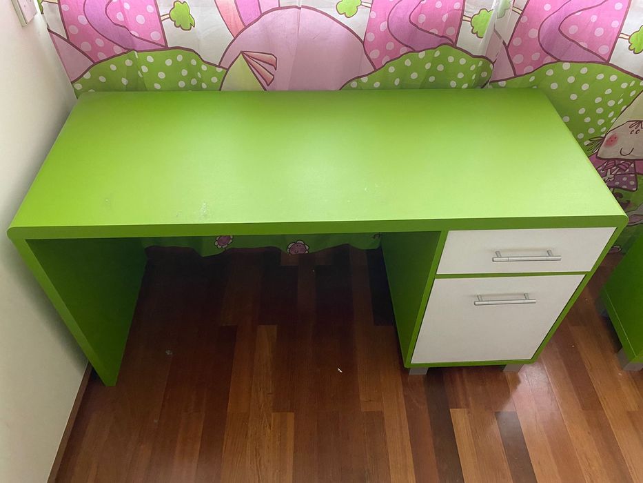 Student Desk + Support Table64751284305665121