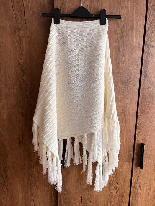 Piękne kimono śmietankowe frędzle stylowe ciepłe poncho białe