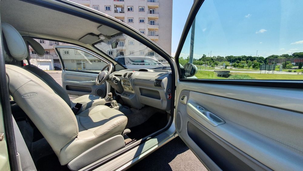 Twingo Initiale Paris