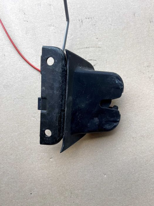 Zamek klapy tył Audi  A2 A6 C5 A4 B6 KOMBI