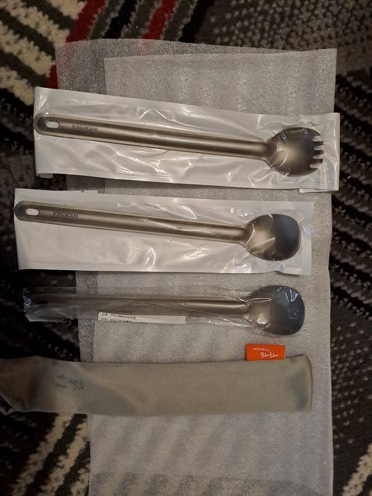Похідні набори: титанові ложки, виделки, ножі, палочки, щипці. ТИТАН!