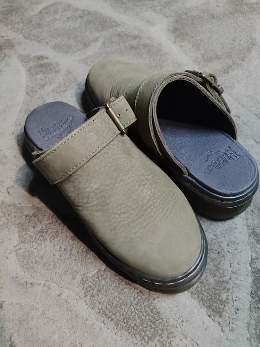 Dr. Martens mule klapki skórzane khaki oliwkowe 37