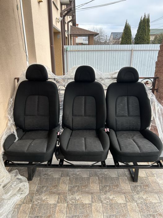 Сидіння, диван в авто