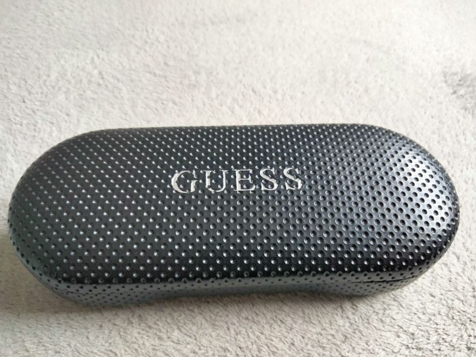 Etui na okulary Guess