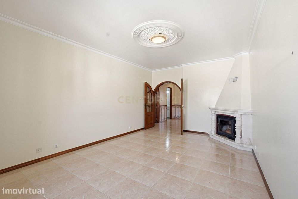Apartamento T1 com Parqueamento e Arrecadação | Ramada, Odivelas