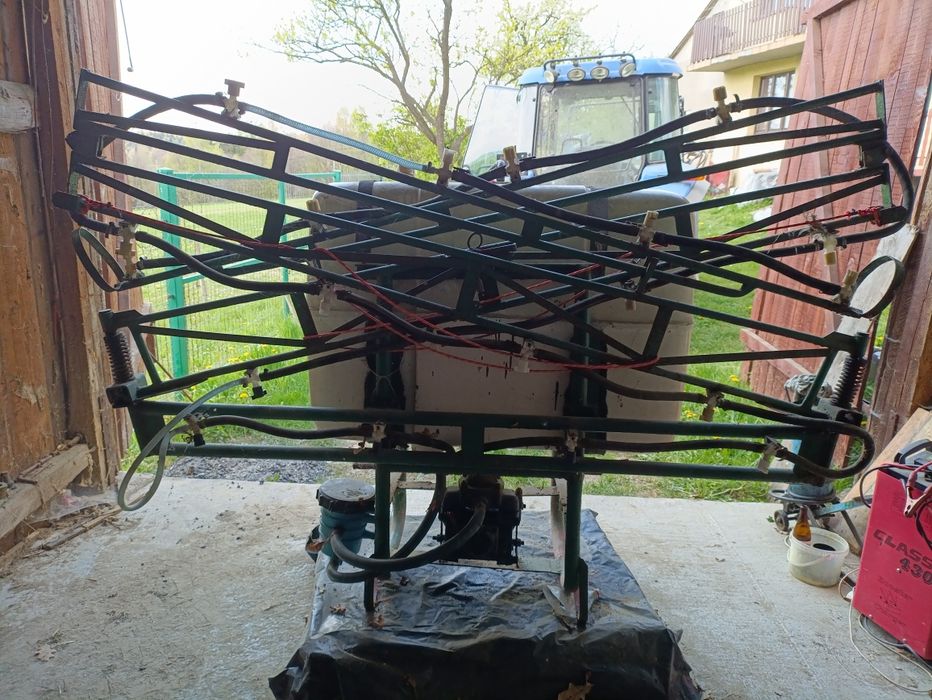 Sprzedam opryskiwacz 300 litrów