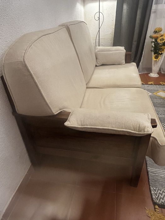 Sofá de madeira antigo