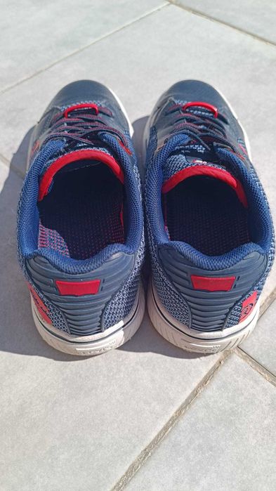 Sapatilhas Levi's – 34. Em bom estado.