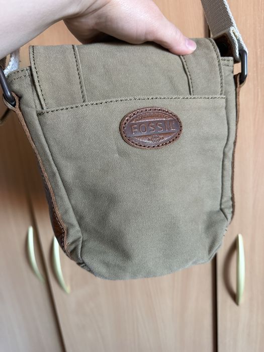 Fossil через плечо