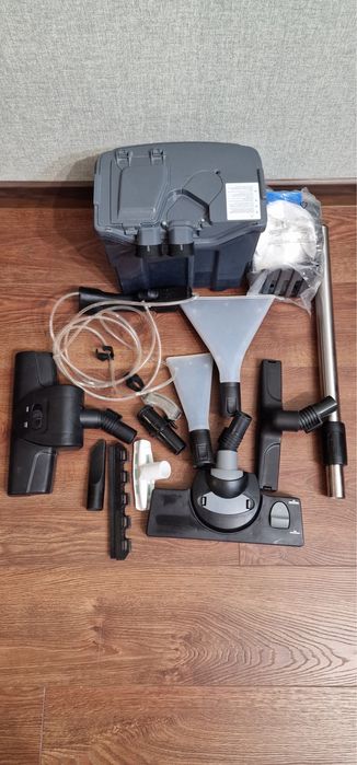 Пилосос миючий з аквафільтром Bosch BWD421PET