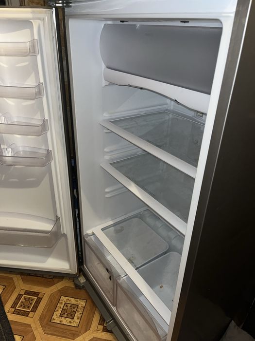 Холодильник Hotpoint Ariston