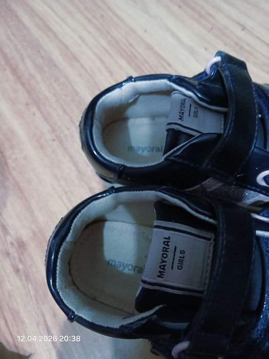 Buty dla dziewczynki rozmiar 25 Mayoral