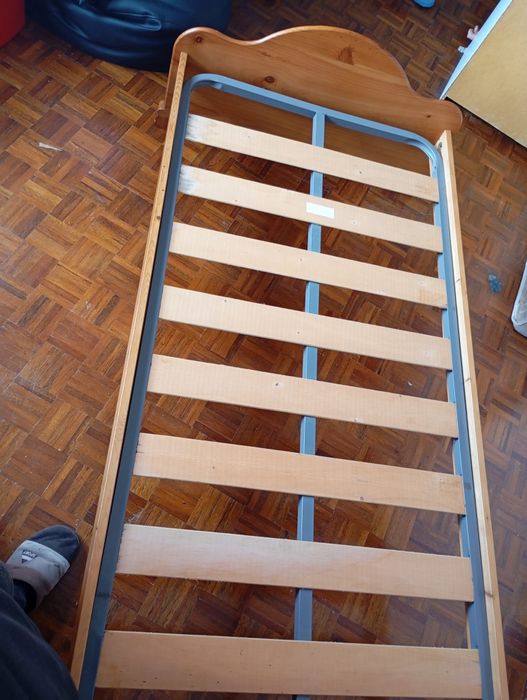 Cama de solteiro mais colchão