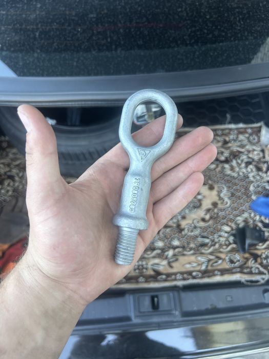 Буксировочная петля Volkswagen Touareg, Porsche Cayenne. Оригинал.