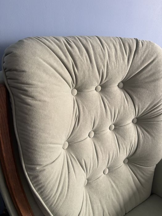 Sprzedam dwa fotele typu „ uszak” nowa tapicerka