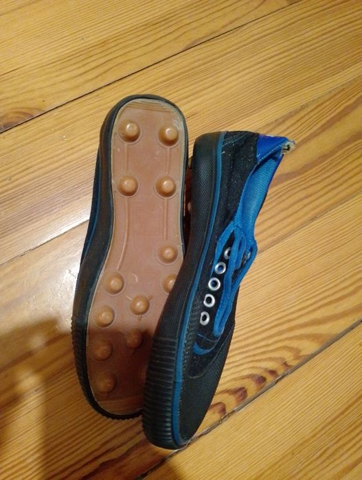 Korki, halówki trampki do gry w piłkę 39