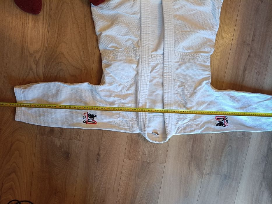 Judoga solidny gruby materiał rozm. 130 na wzrost 140 uone