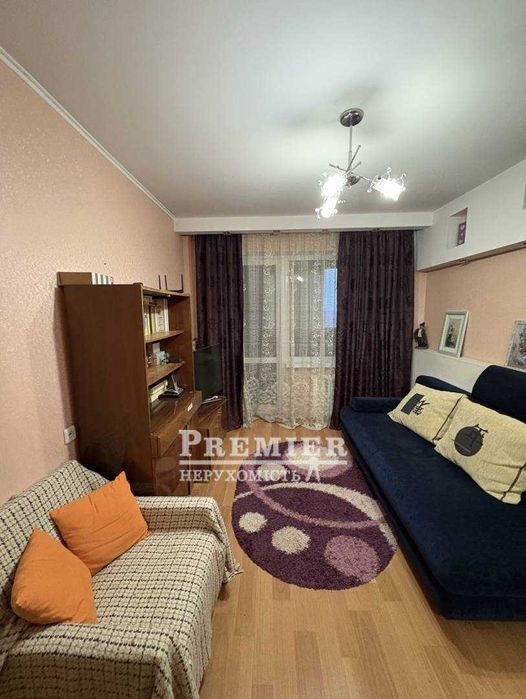 Продам трикмнатну квартиру в Южному