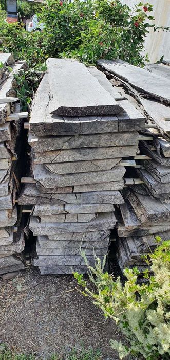 Pranchas de madeira em bruto