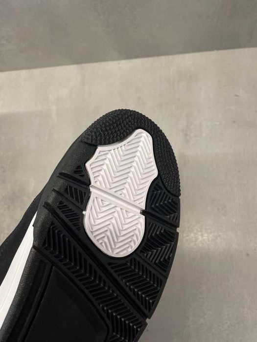 Szybka wysyłka Jordan 4 Retro White Thunder R.40