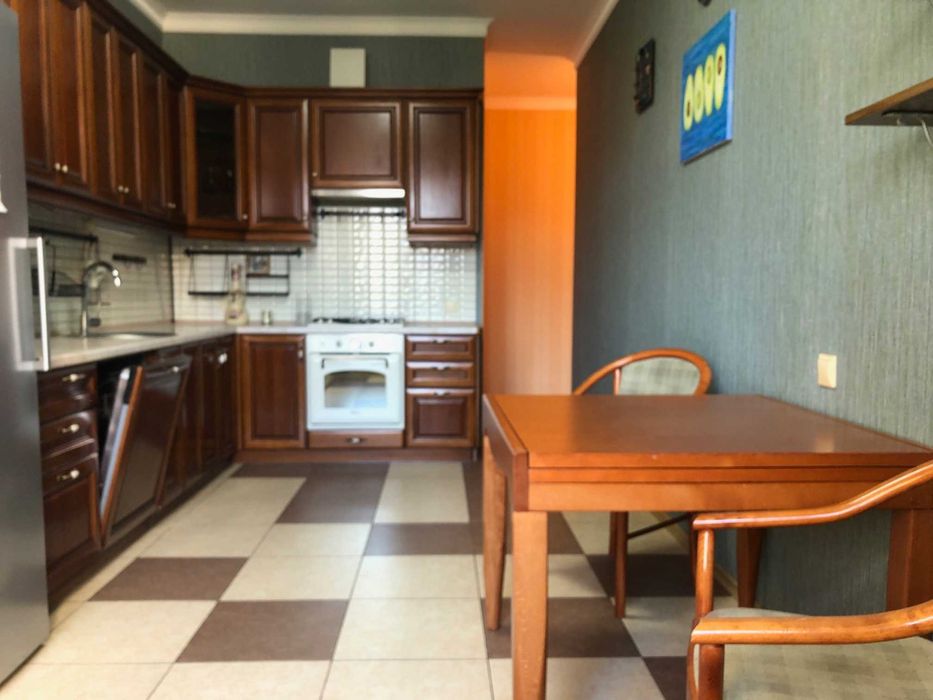 Продам дешево 120м ремонт мебель ЖК Чайка Лобановского метро 10мин