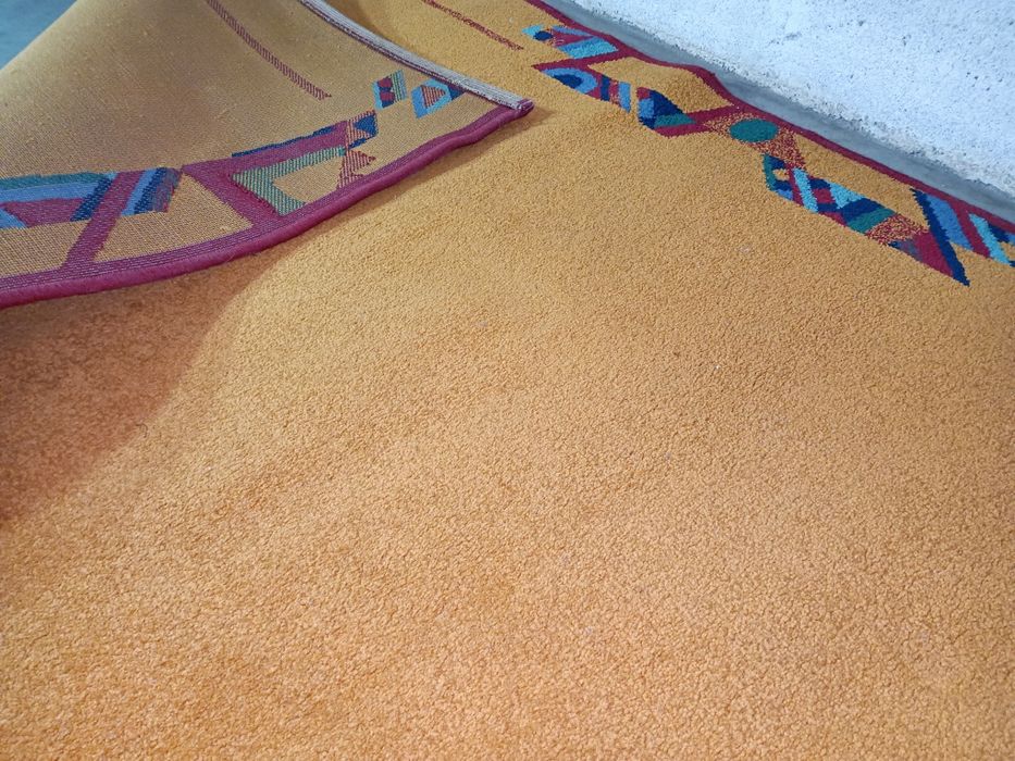 Belíssima carpete em exemplar estado de conservação, medidas: 175/117c