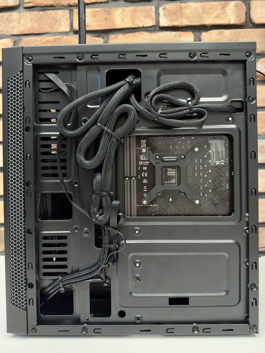 Gaming PC 4x4.1 GHz 32GB DDR4 GTX1070 8GB 1TB NVMe Win11 Pro KLAW+Mysz