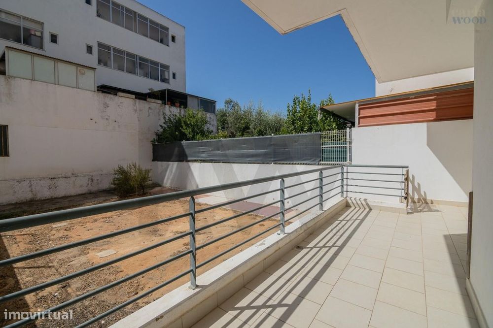Um fantástico apartamento t2 de rés do chão, com terraço e logradouro