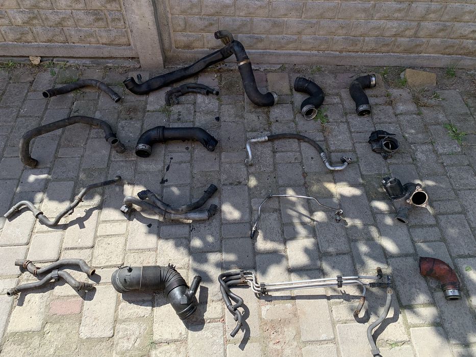 Сидіння Volkswagen Touran 1 задні 3 шт 2003–2010/ підкрильники / задній стоп/ перемикачі поворотів/ дзеркало/ піддон / щеплення/ маховик