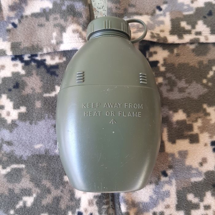 Балаклава зимняя 2 шт. Фляга пластиковая. Цена за все .