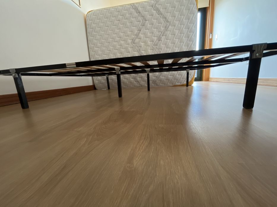 Estrado 200 cm x 150 cm com colchão