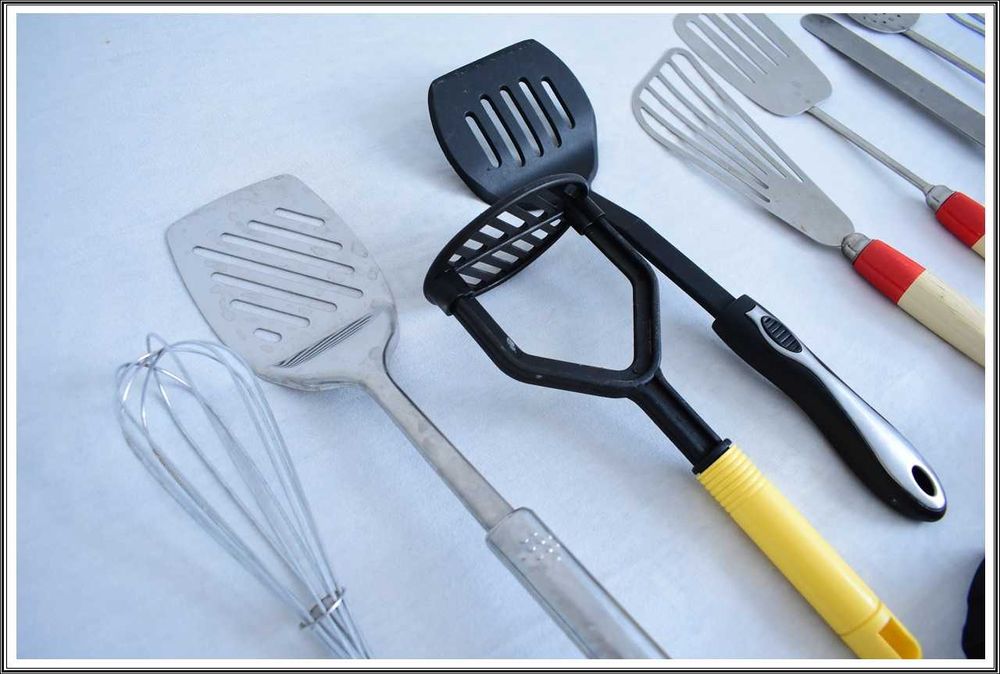 Akcesoria kuchenne zestaw 14 elementów wałek i inne