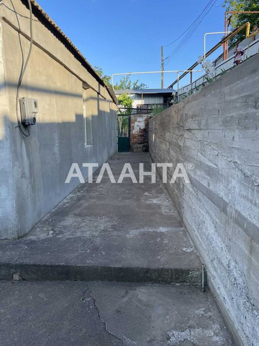 Можно под программы  Дом в Нерубайском с большим участком гараж.