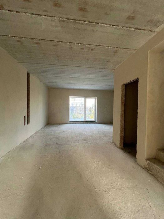 Продам  таунхаус у Крихівцях, готовий до ремонту