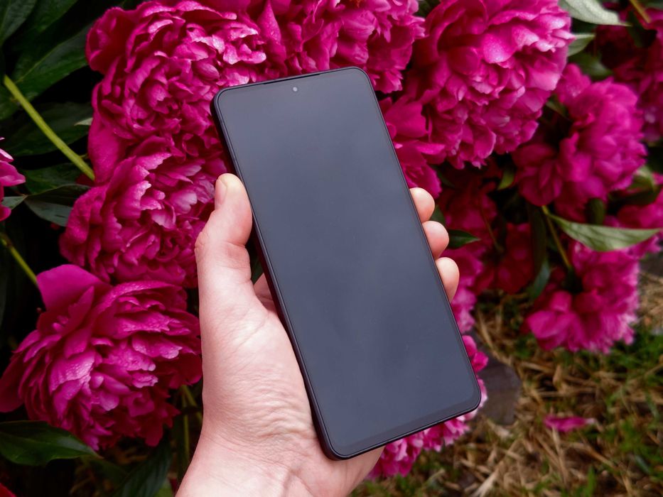 Смартфон Sharp AQUOS R8 Pro (2sim,Leica 1", 6.6"240Гц, NFC 12\256gb IP68, 5000ma)